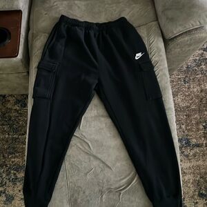Men’s Nike cargo joggers size large *never worn*
